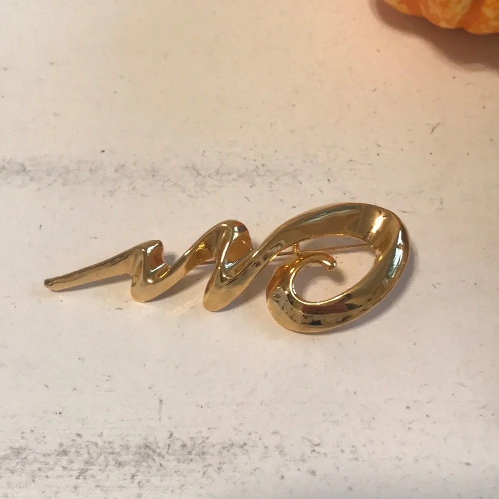 Vintage 1970’s Gold Pin